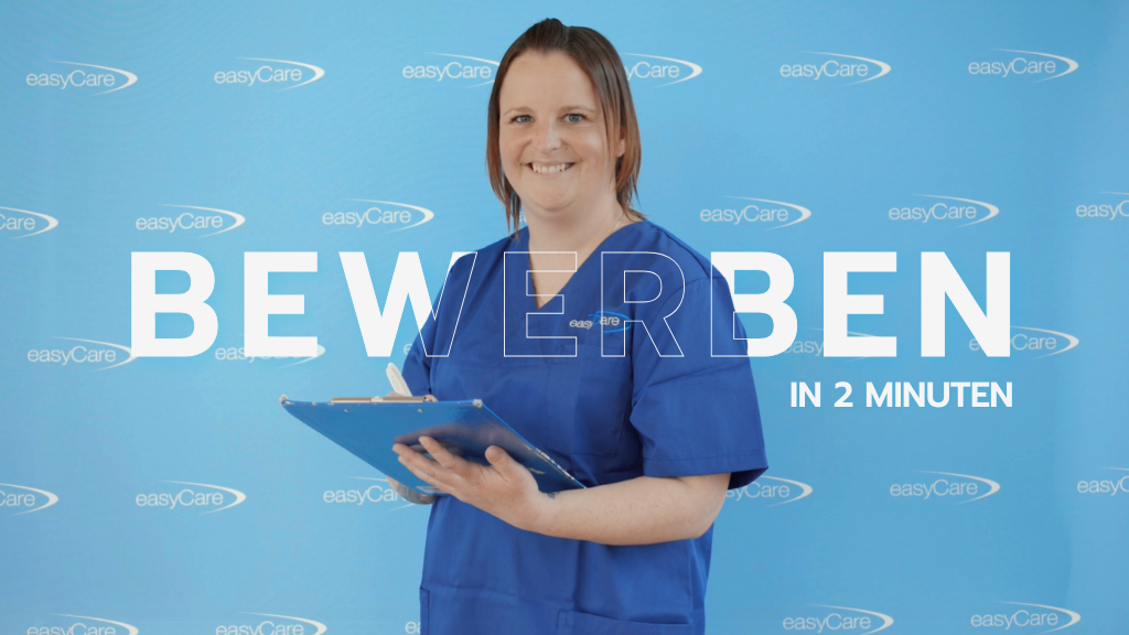 Pflegekraft mit Bewerbungsmappe – Bewerbung in 2 Minuten bei easyCare