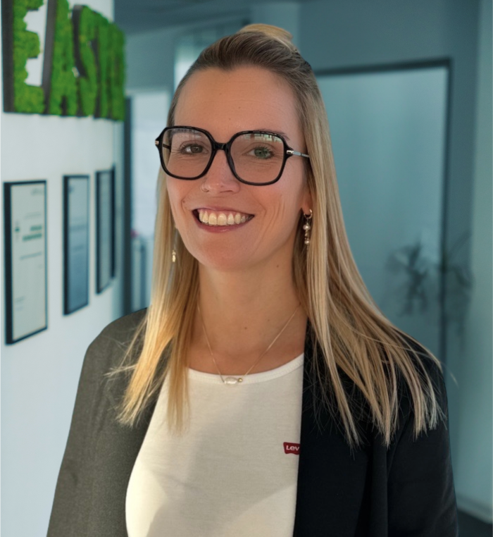 Cornelia Schmidt – Recruiterin bei easyCare Conny Schmidt - erfahrenene Pflegefachkraft im Büro